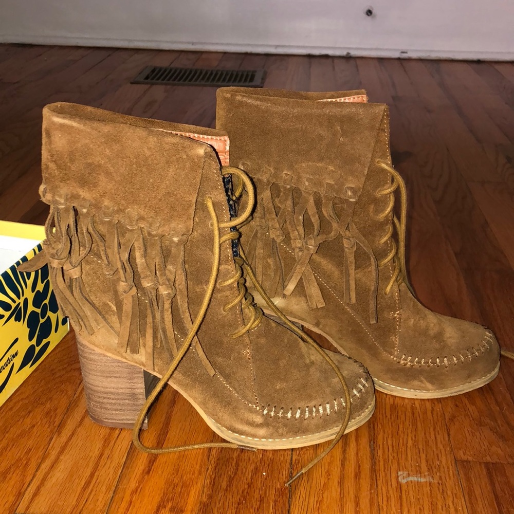 Fringe lace up boots